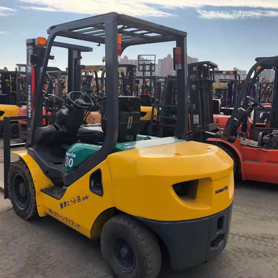 Mini empilhadeira diesel Komatsu FD30 3T usada com dimensões gerais de 2.6*1.2*2.8 no Japão