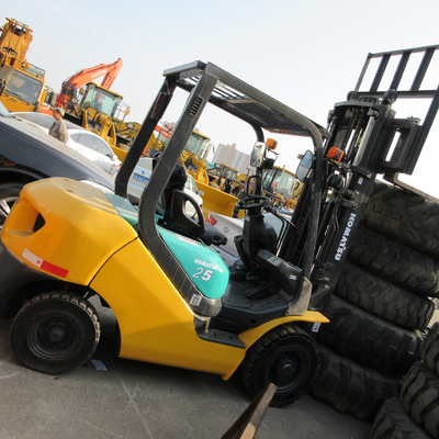 Komatsu FD25 FD30 Elevador elétrico a diesel 2,5 toneladas 3 toneladas Utilizado com mudança lateral a preços razoáveis