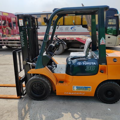 Elevadores elevadores Toyota FD25 de segunda mão acessíveis com comprimento de garfo de 1,2 m e motor diesel