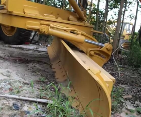 Gradeira CAT 140M de segunda mão com motor Cummins em excelente estado.