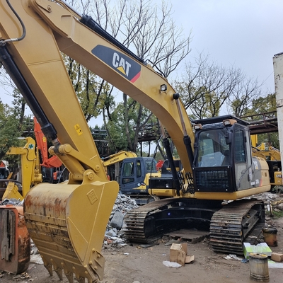 Excavadora Caterpillar 320D com 103 kW de potência e válvula hidráulica em boas condições