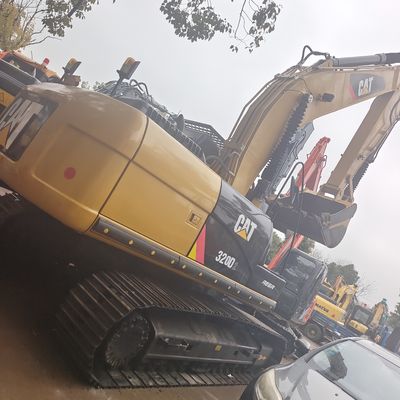 Excavadora hidráulica Caterpillar 320D em boas condições com 2890 horas de trabalho