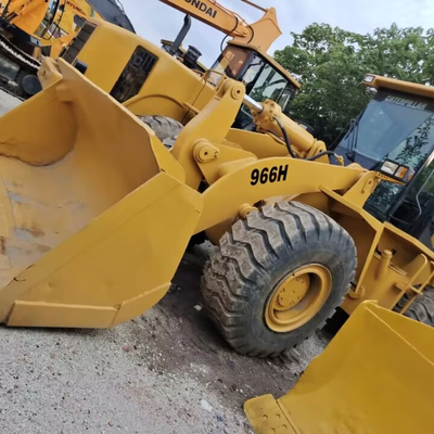 Carregador frontal Caterpillar 966H em bom estado, com 1200 horas de trabalho