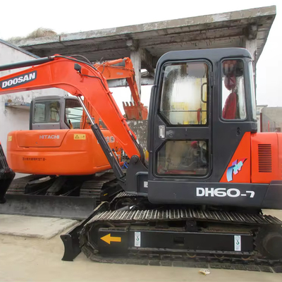 Compra segunda mão Doosan DH60-7 Excavators sapatos usados de pista e bomba hidráulica original