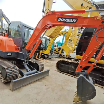 38.1KW Doosan DH60-7 Excavadora usada em boas condições com bomba hidráulica original