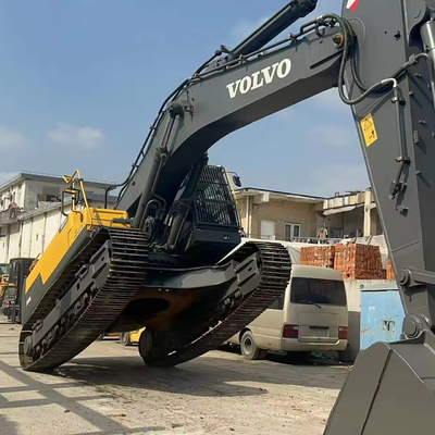 Excavadora Volvo EC480D de 48 toneladas na Suécia com motor VOLVO D13-T4 A e calçados de pista