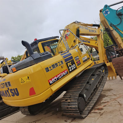Excavadora usada Komatsu PC220-8 com 22 toneladas de peso operacional e sapatos usados