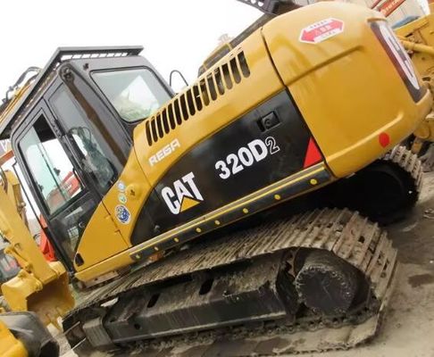 Excavadora 320D com capacidade de balde de 1 cm3 e poucas horas de trabalho em boas condições