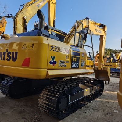 Excavadora usada Komatsu PC200-8 com motor SAA6D107E-1 em Xangai