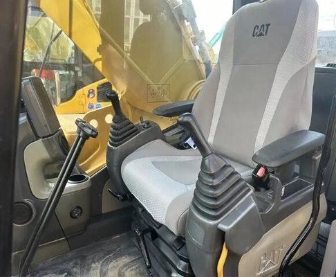 Excavadora CAT 345D usada com motor C13 original e balde de 2,4 cbm em boas condições